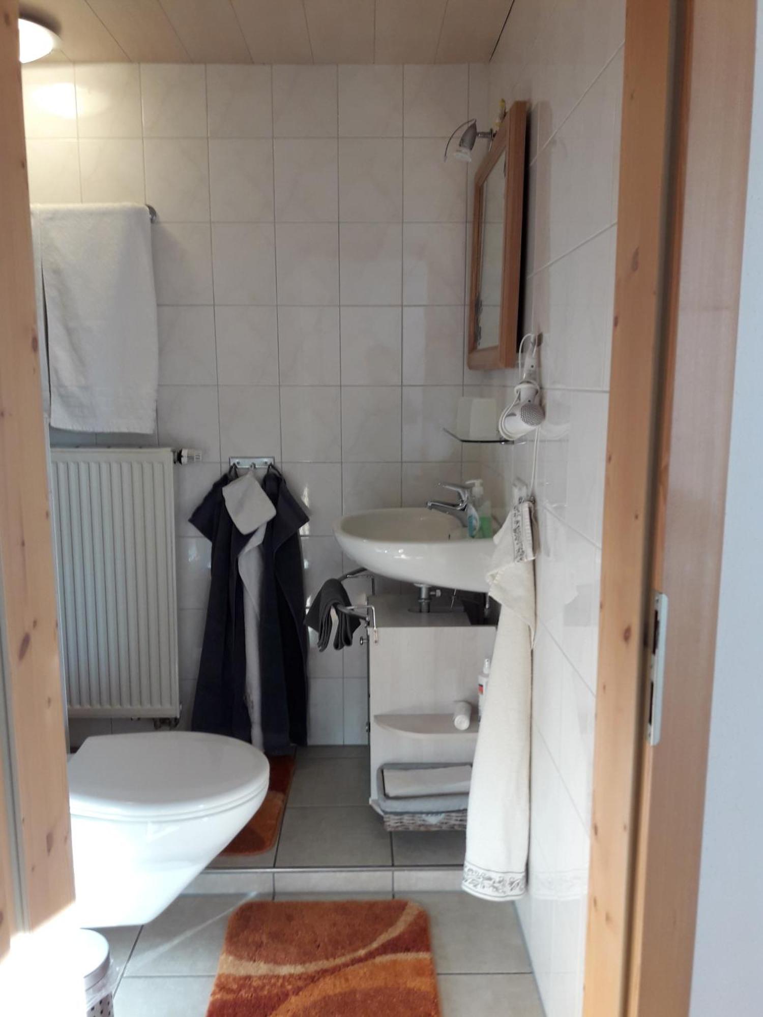 Gaestehaus Reisacher - Mehrbettzimmer ไพทิง ภายนอก รูปภาพ